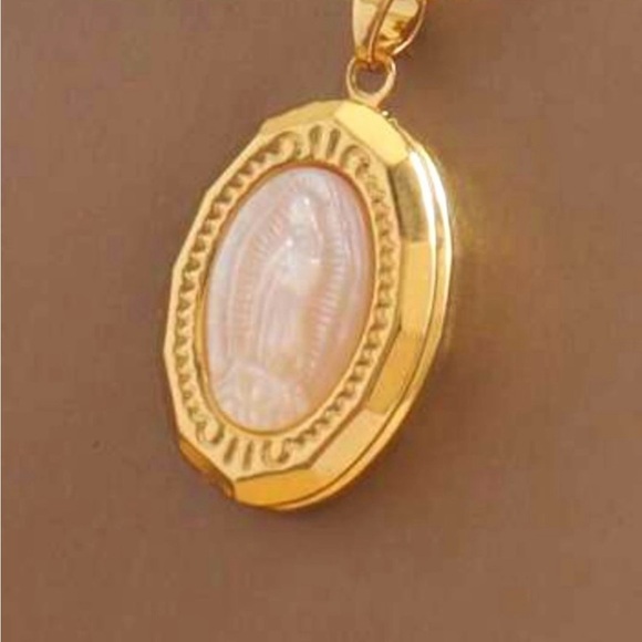 “Virgin de Guadelupe” Mary Mother of Pearl Carved Shell 18K Gold Locket Necklace - Picture 6 of 17